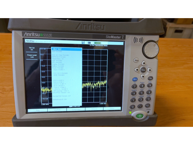 Anritsu SiteMaster S332E, kabelový a anténní a spektrální analyzátor, 25 MHz-4 GHz