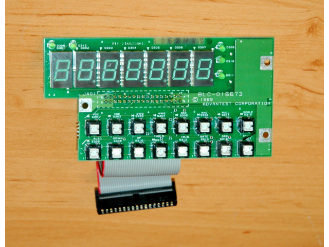 Advantest R6551, přední ovládací panel