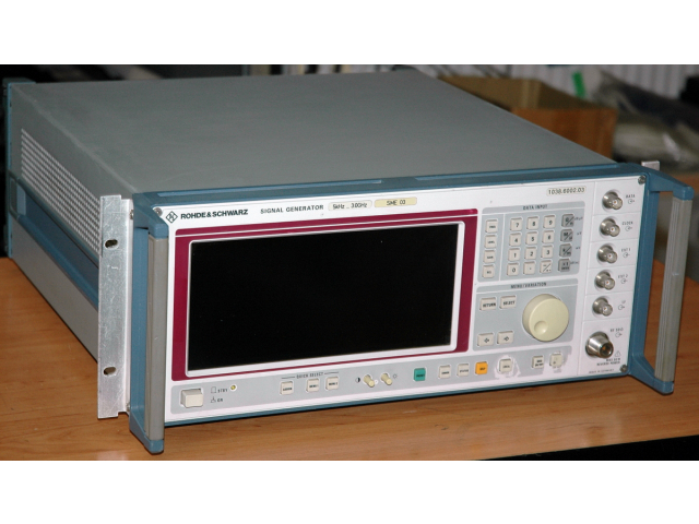 Rohde & Schwarz  SME03, Signal Generator