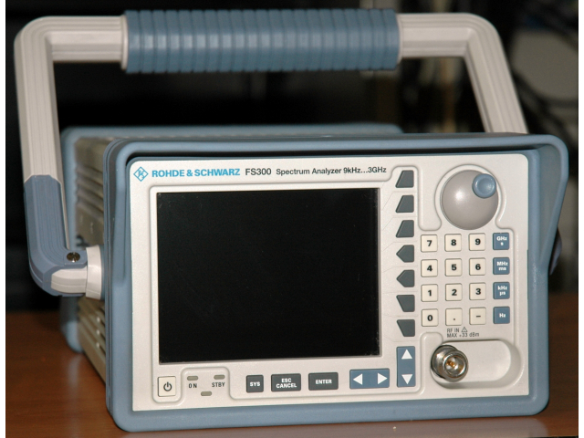ROHDE & SCHWARZ FS300, spektrální analyzátor