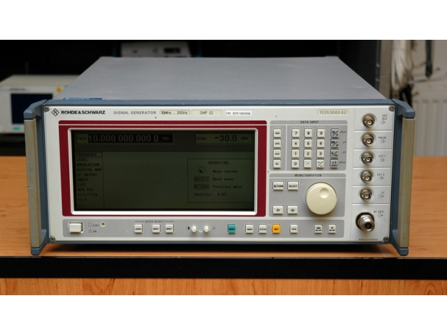 Rohde & Schwarz SMP02, microwave signal generator