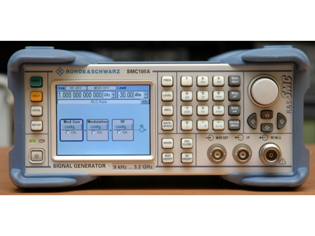 R&amp;S SMC100A signální generátor 9kHz-3,2GHz obrázek 1