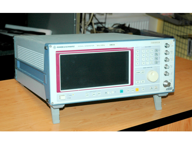 Rohde & Schwarz  SME06, signální generátor, 5 kHz-6GHz